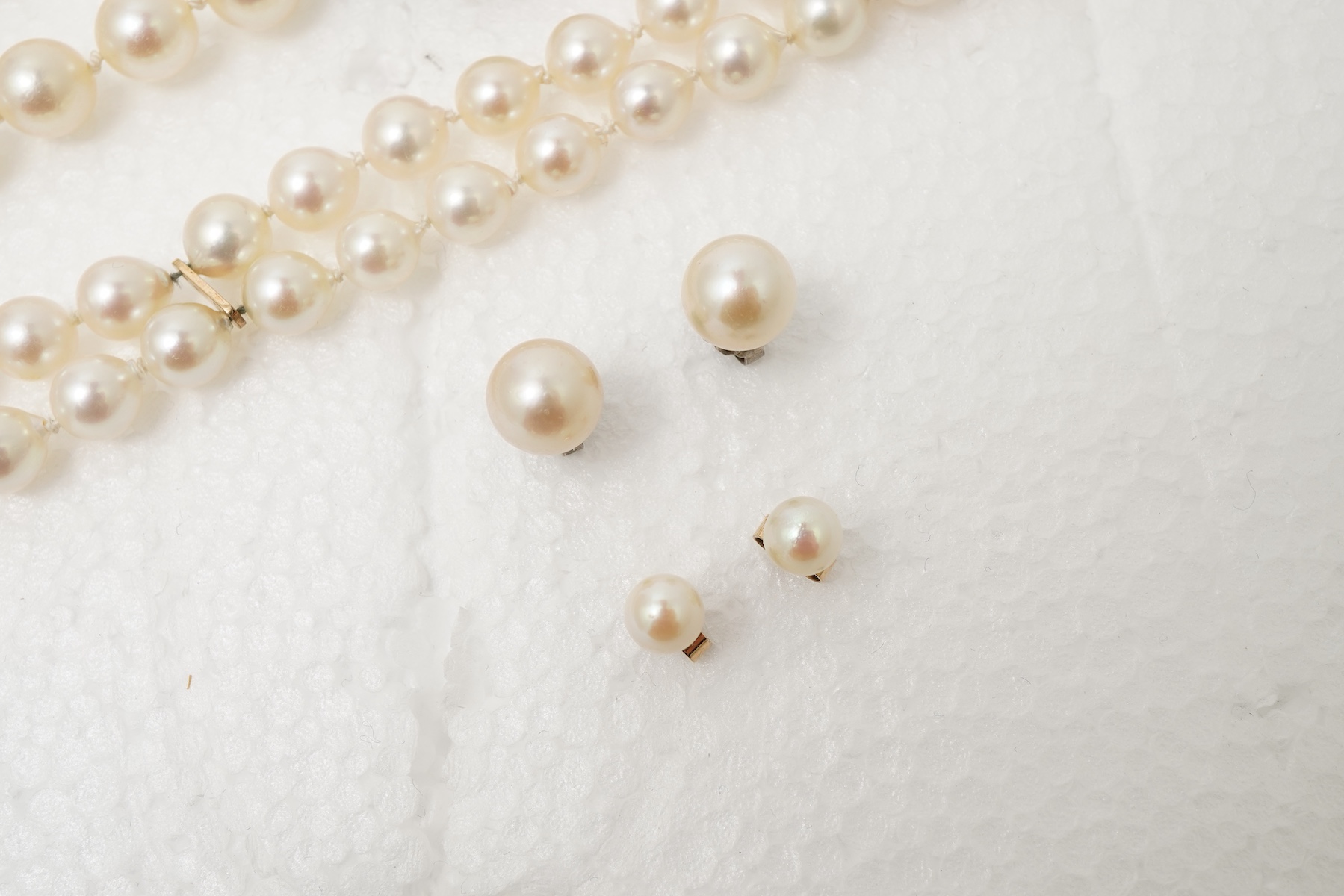 A collection of cultured pearl jewels